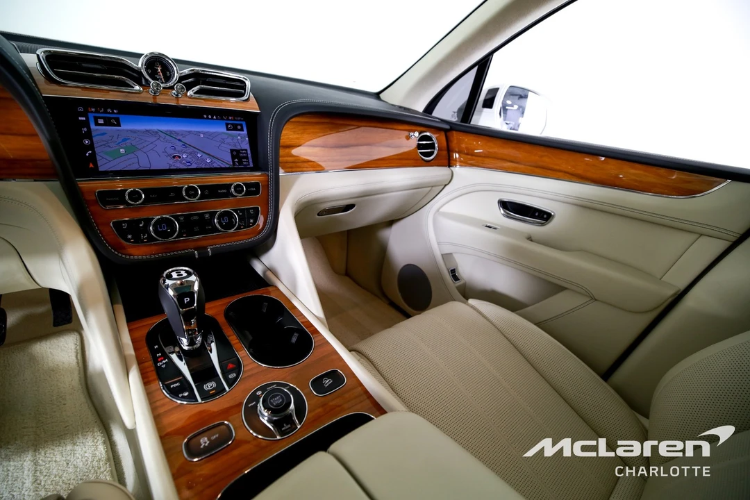 2023 Bentley Bentayga - Image 15 of 31