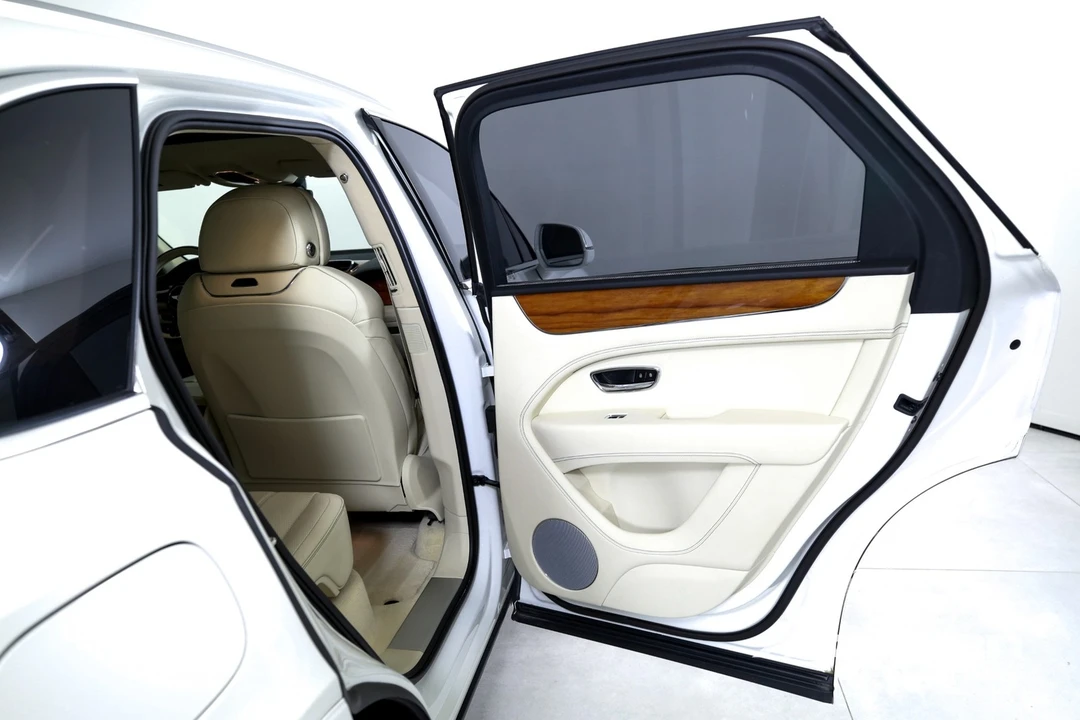 2023 Bentley Bentayga - Image 24 of 31