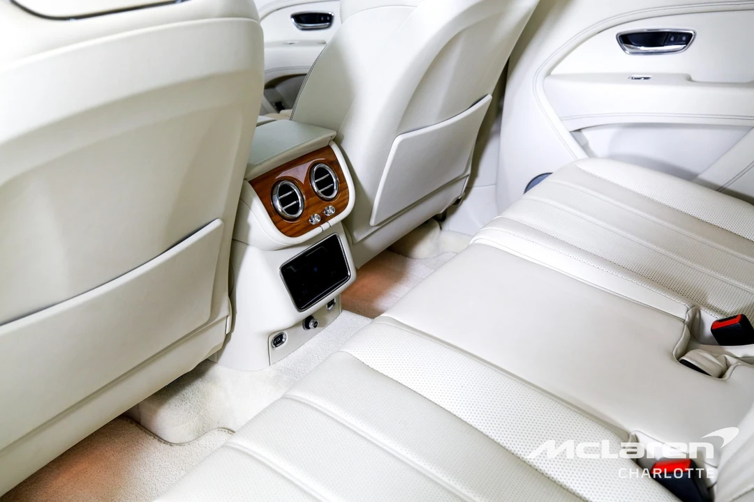 2023 Bentley Bentayga - Image 19 of 31