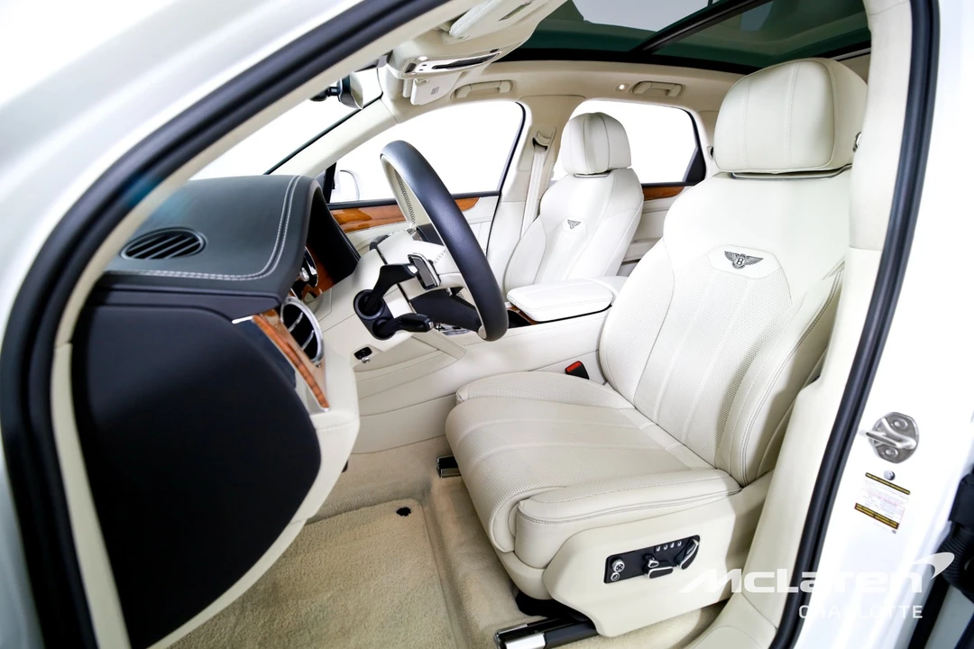 2023 Bentley Bentayga - Image 11 of 31