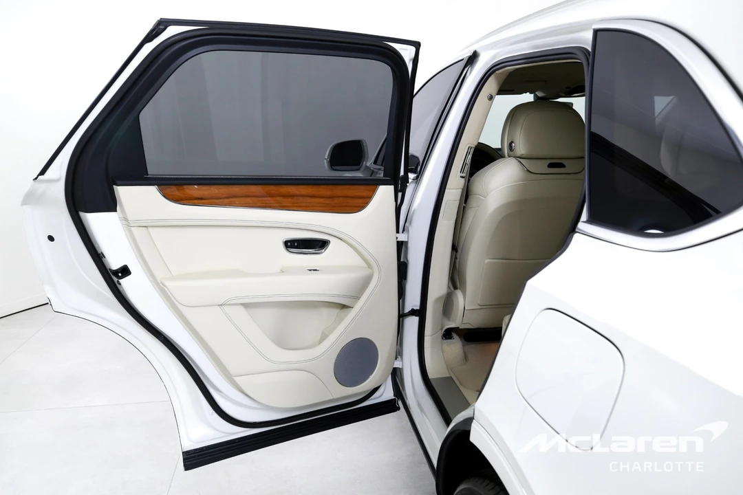 2023 Bentley Bentayga - Image 16 of 31