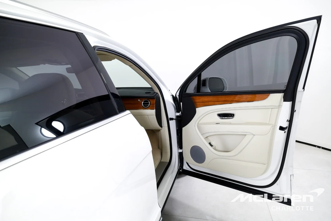 2023 Bentley Bentayga - Image 24 of 31