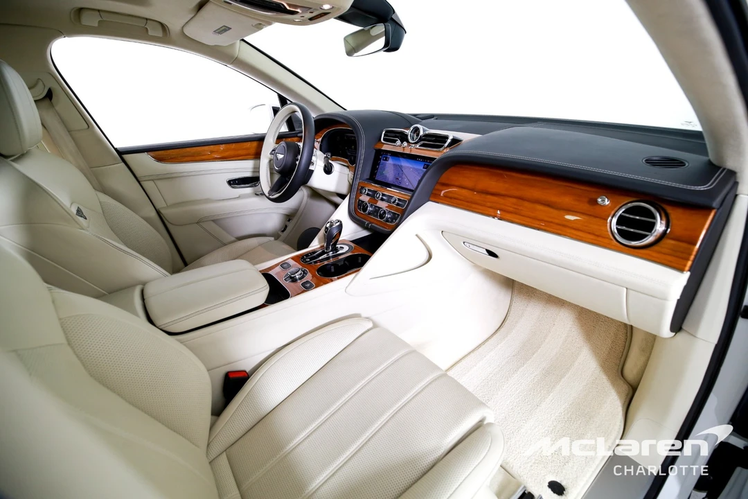 2023 Bentley Bentayga - Image 29 of 31