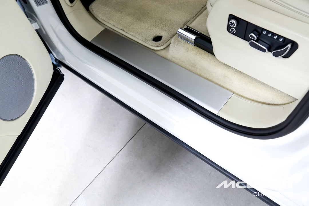 2023 Bentley Bentayga - Image 16 of 31