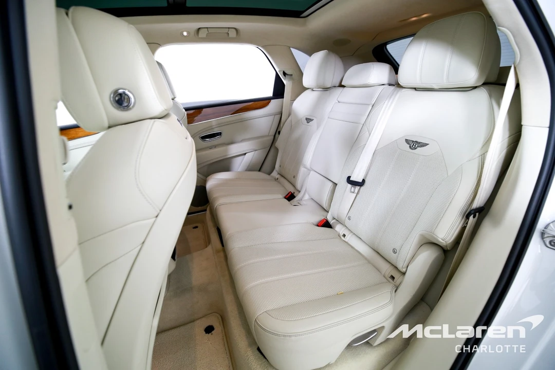 2023 Bentley Bentayga - Image 18 of 31