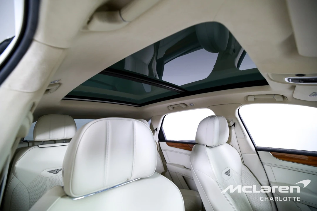 2023 Bentley Bentayga - Image 27 of 31
