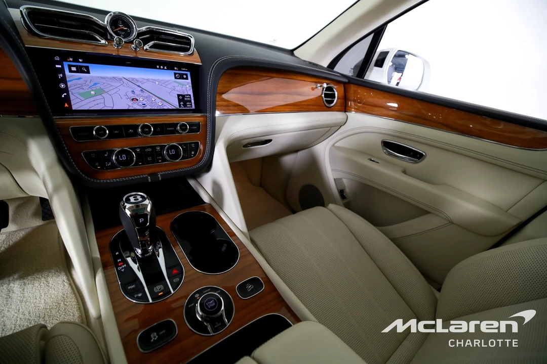 2023 Bentley Bentayga - Image 15 of 31
