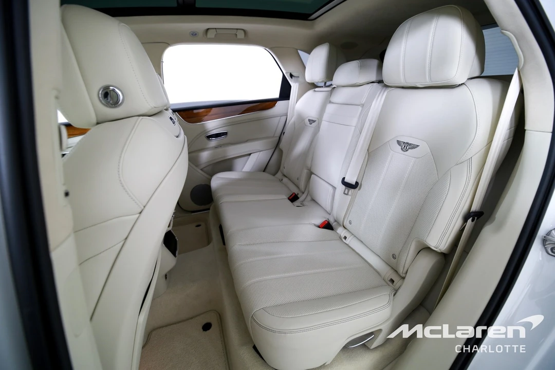 2023 Bentley Bentayga - Image 17 of 31