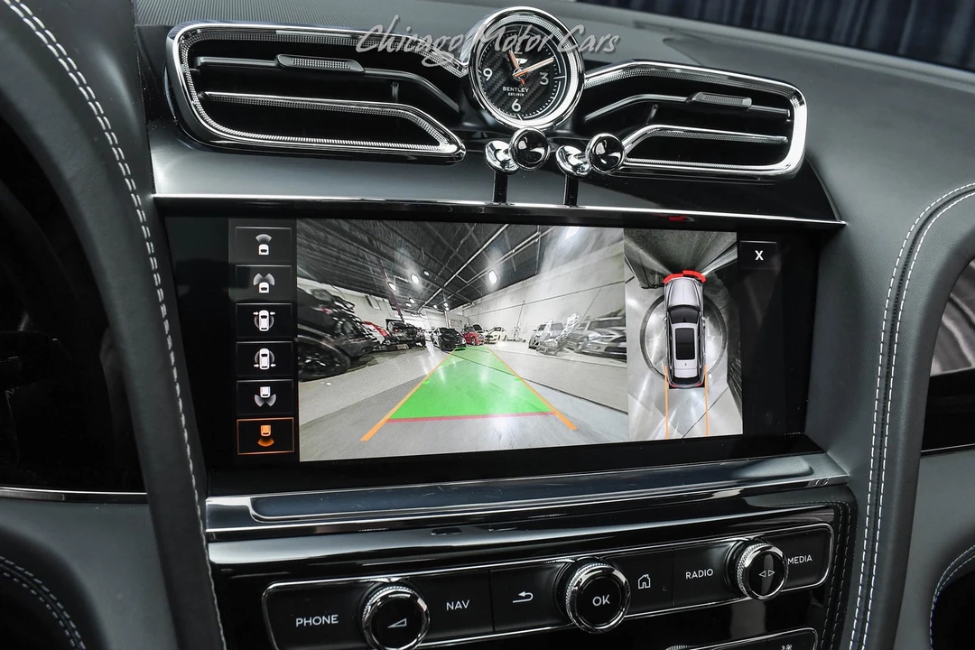 2023 Bentley Bentayga - Image 15 of 31