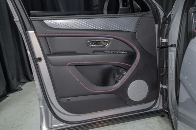 2023 Bentley Bentayga - Image 10 of 12
