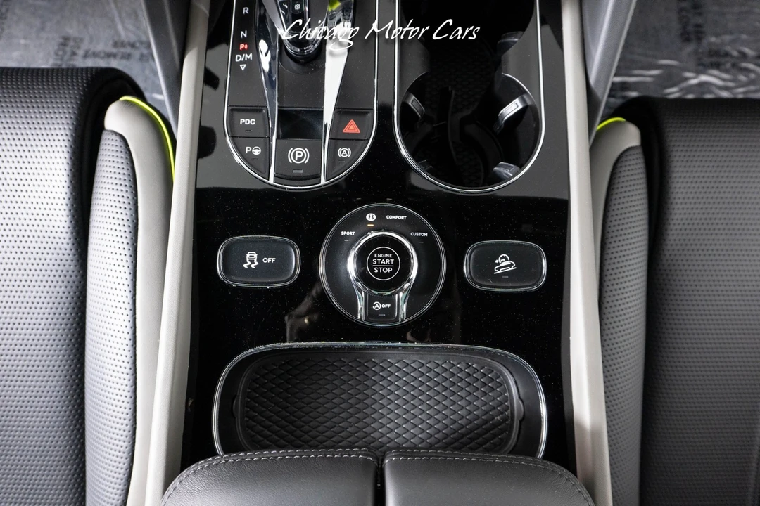 2023 Bentley Bentayga - Image 19 of 21
