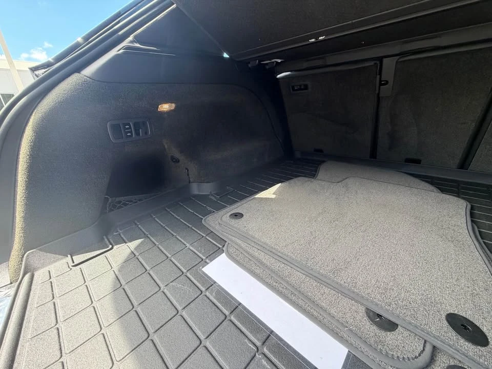 2023 Bentley Bentayga - Image 19 of 20
