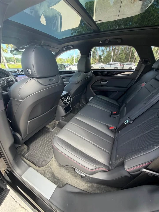 2023 Bentley Bentayga - Image 17 of 20