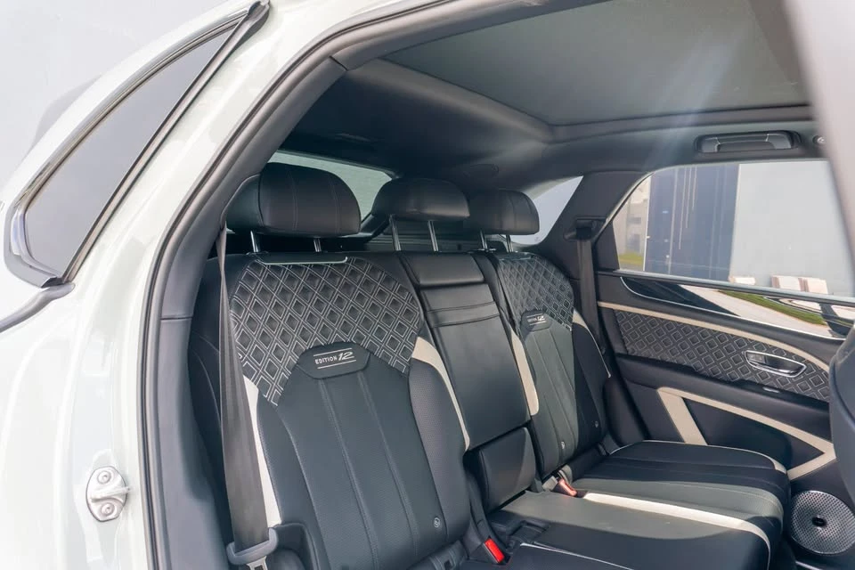 2023 Bentley Bentayga - Image 17 of 19