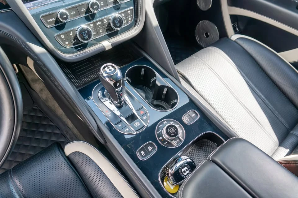 2023 Bentley Bentayga - Image 15 of 19