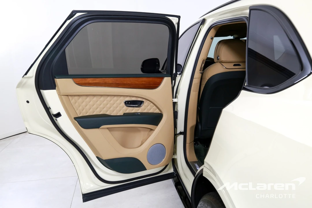 2023 Bentley Bentayga - Image 17 of 21