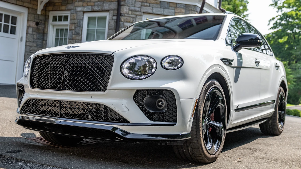2023 Bentley Bentayga - Image 27 of 31