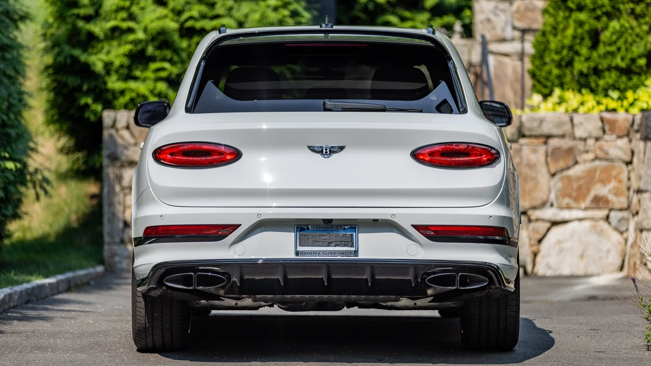 2023 Bentley Bentayga - Image 6 of 31