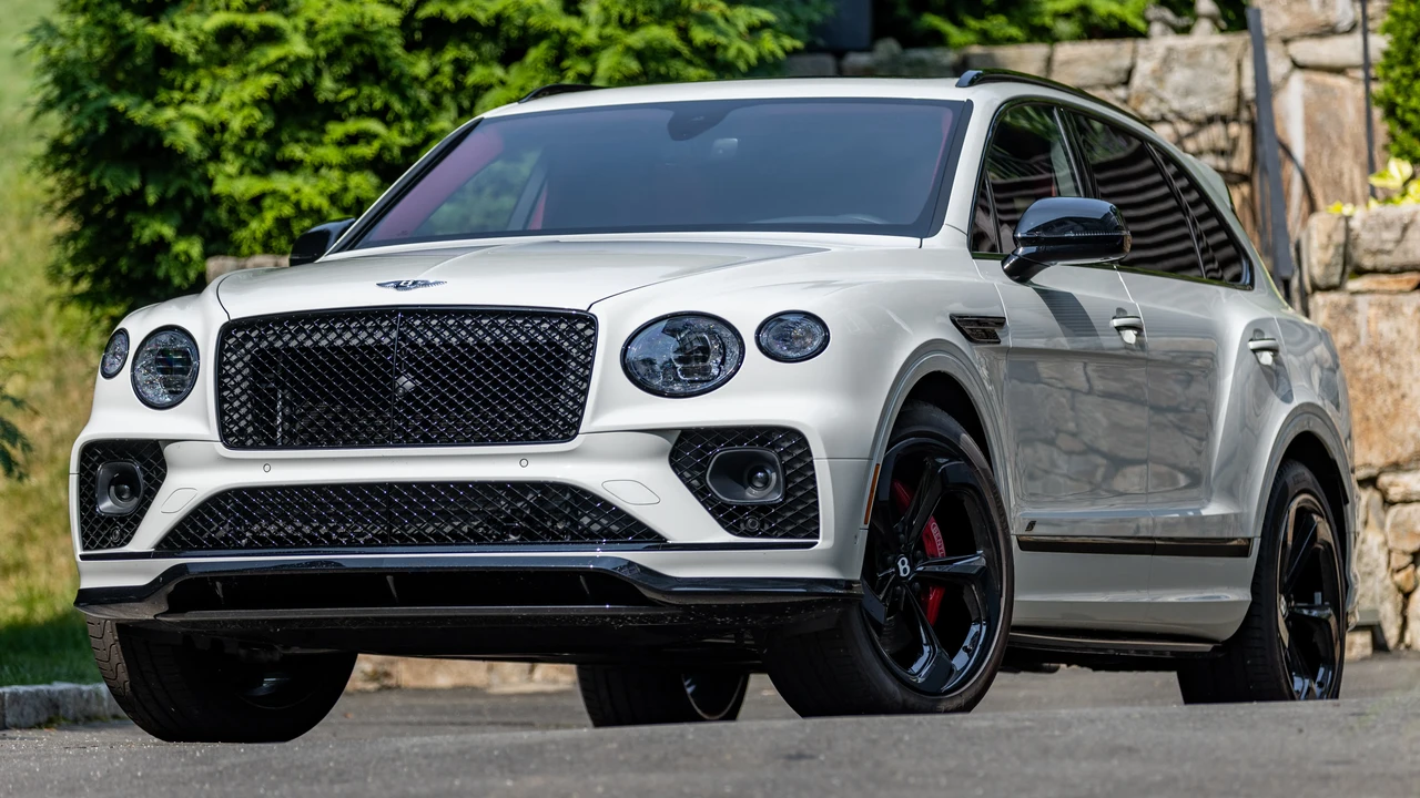 2023 Bentley Bentayga - Image 9 of 31