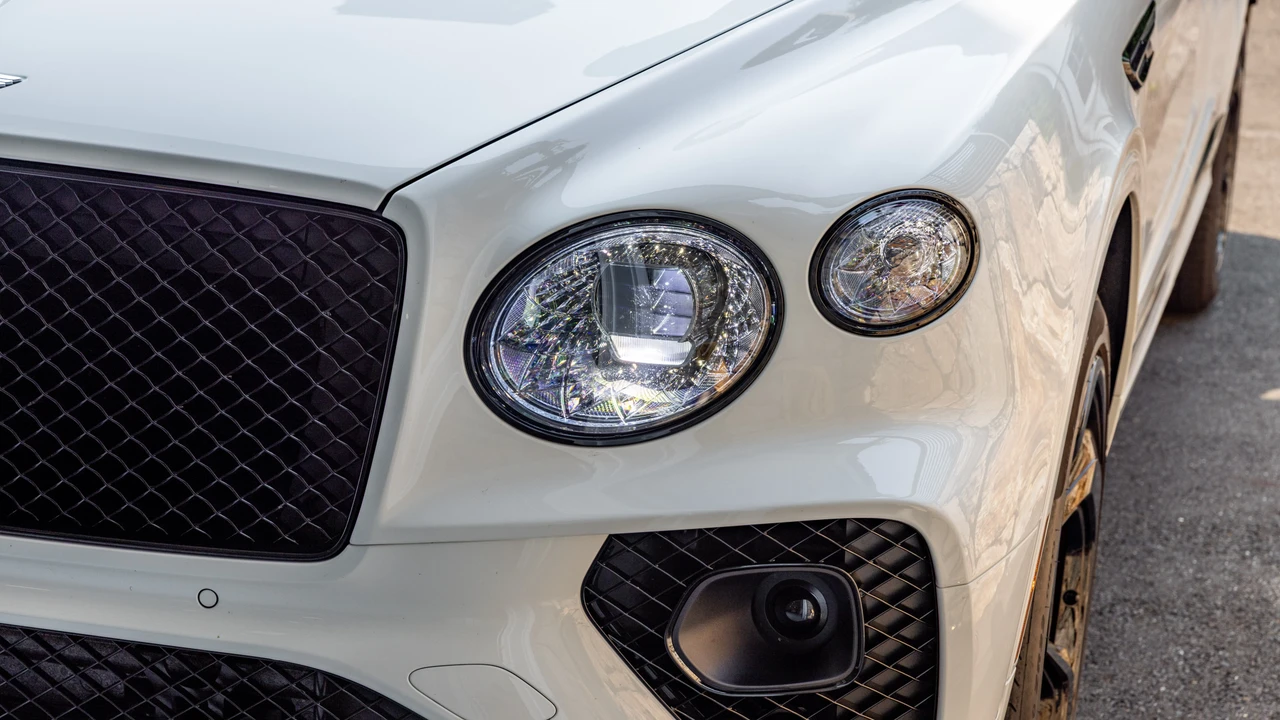 2023 Bentley Bentayga - Image 17 of 31