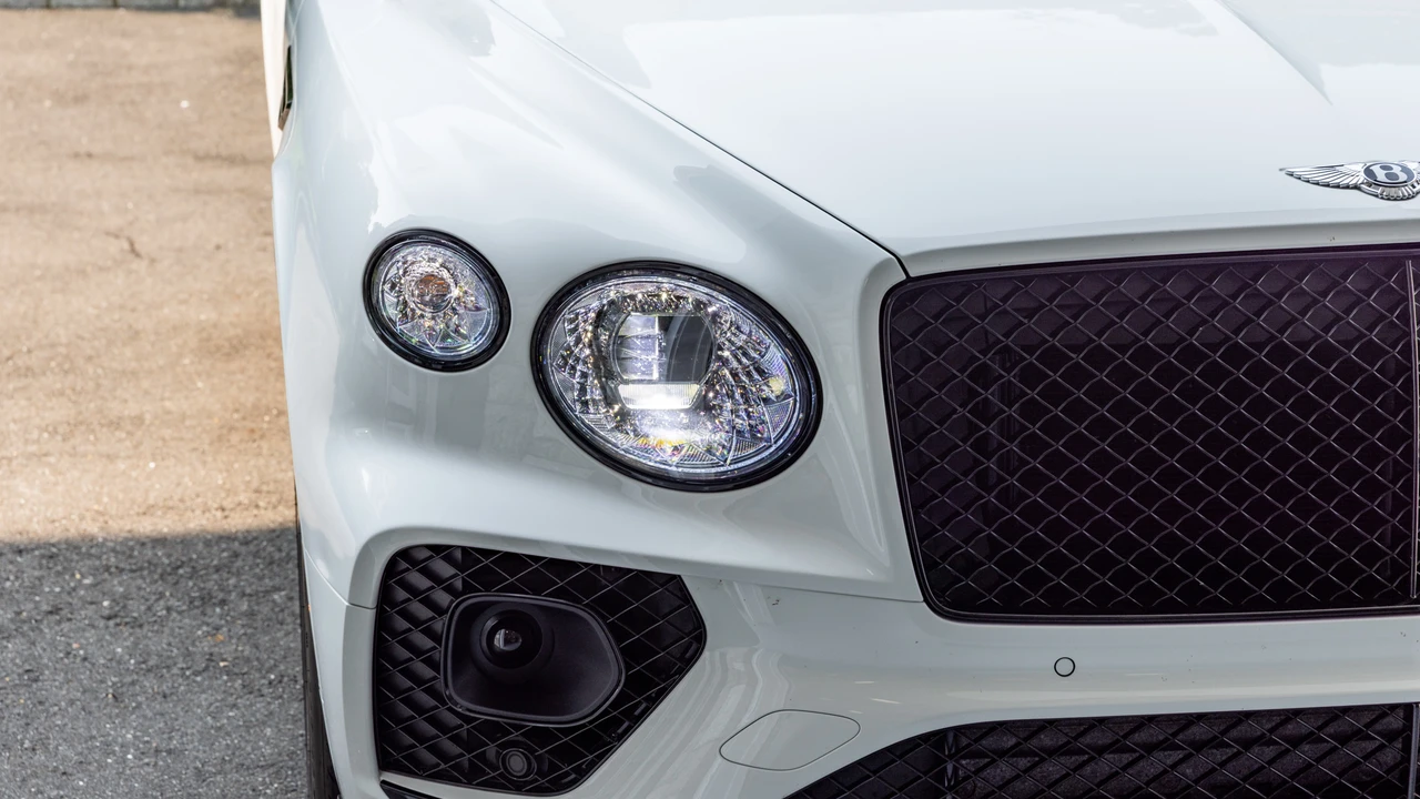 2023 Bentley Bentayga - Image 16 of 31