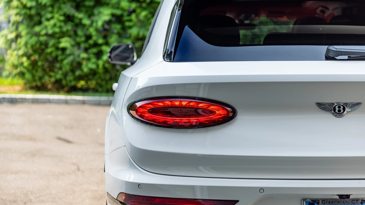 2023 Bentley Bentayga - Image 20 of 31