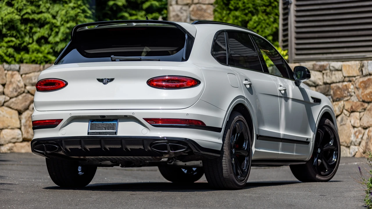 2023 Bentley Bentayga - Image 5 of 31