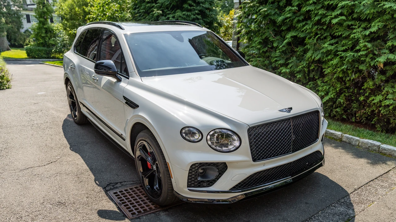 2023 Bentley Bentayga - Image 24 of 31