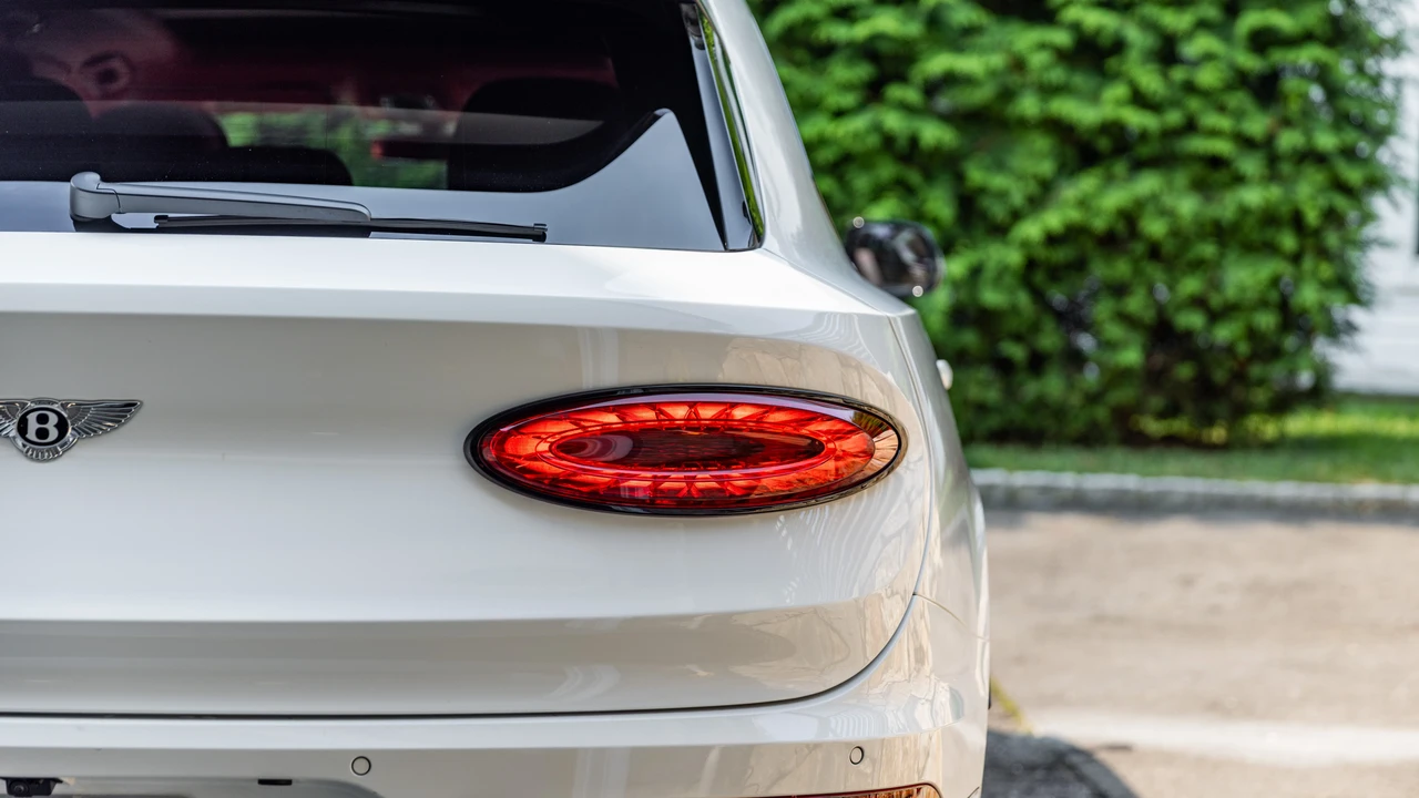 2023 Bentley Bentayga - Image 21 of 31
