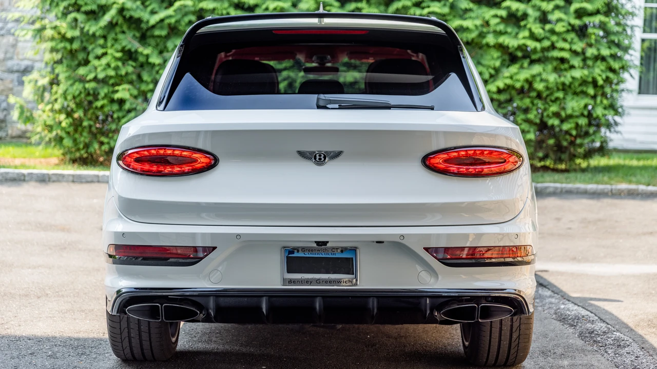 2023 Bentley Bentayga - Image 19 of 31