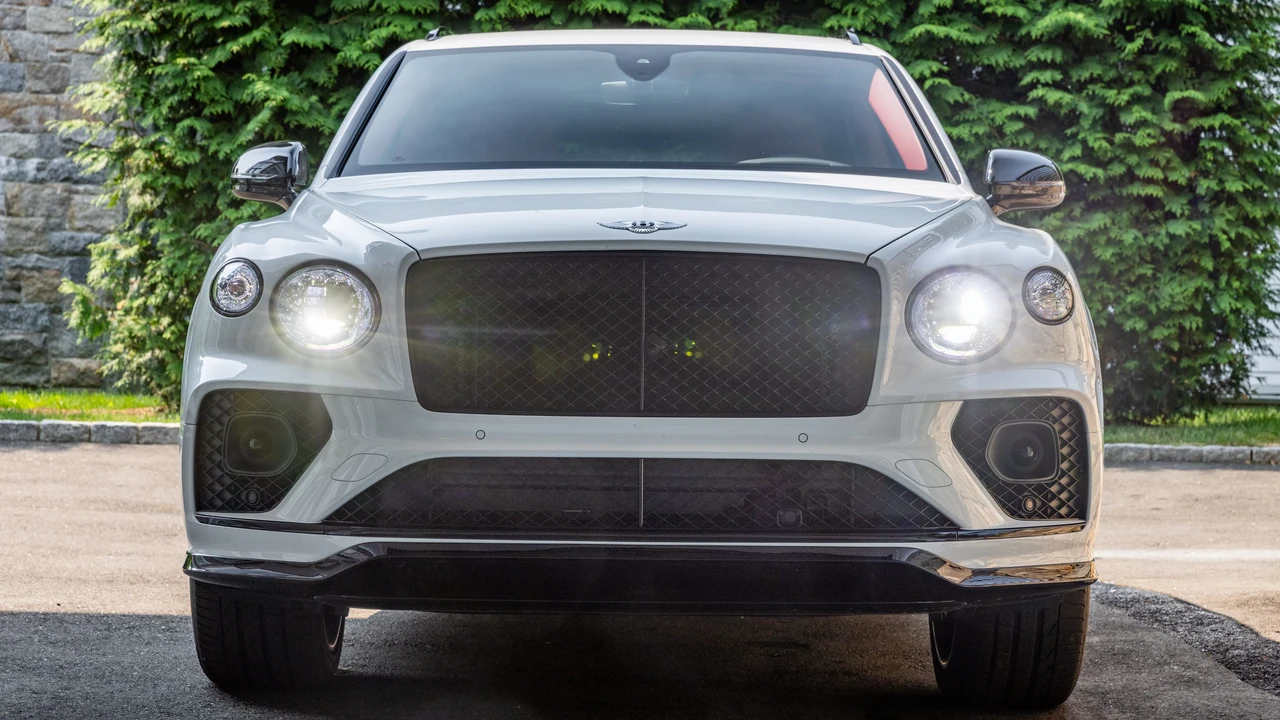 2023 Bentley Bentayga - Image 13 of 31