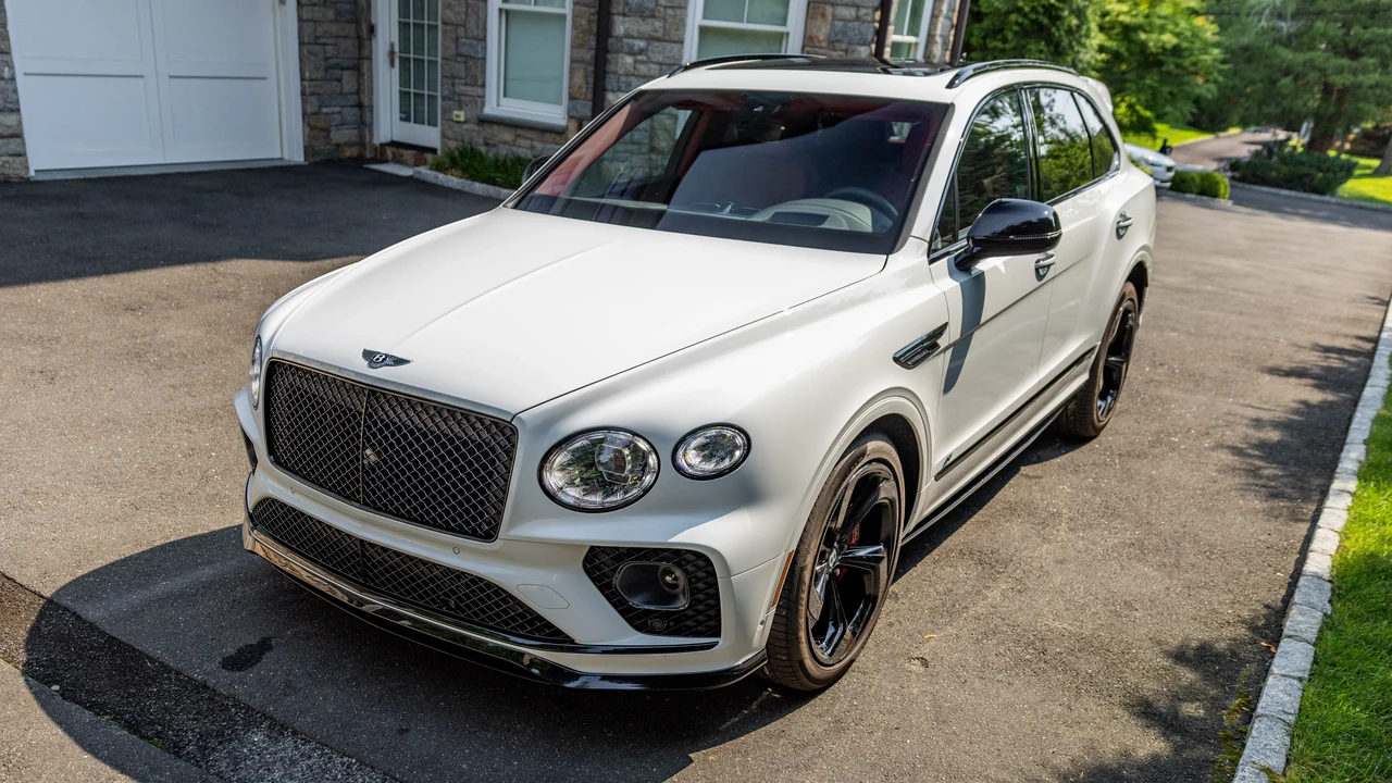 2023 Bentley Bentayga - Image 25 of 31