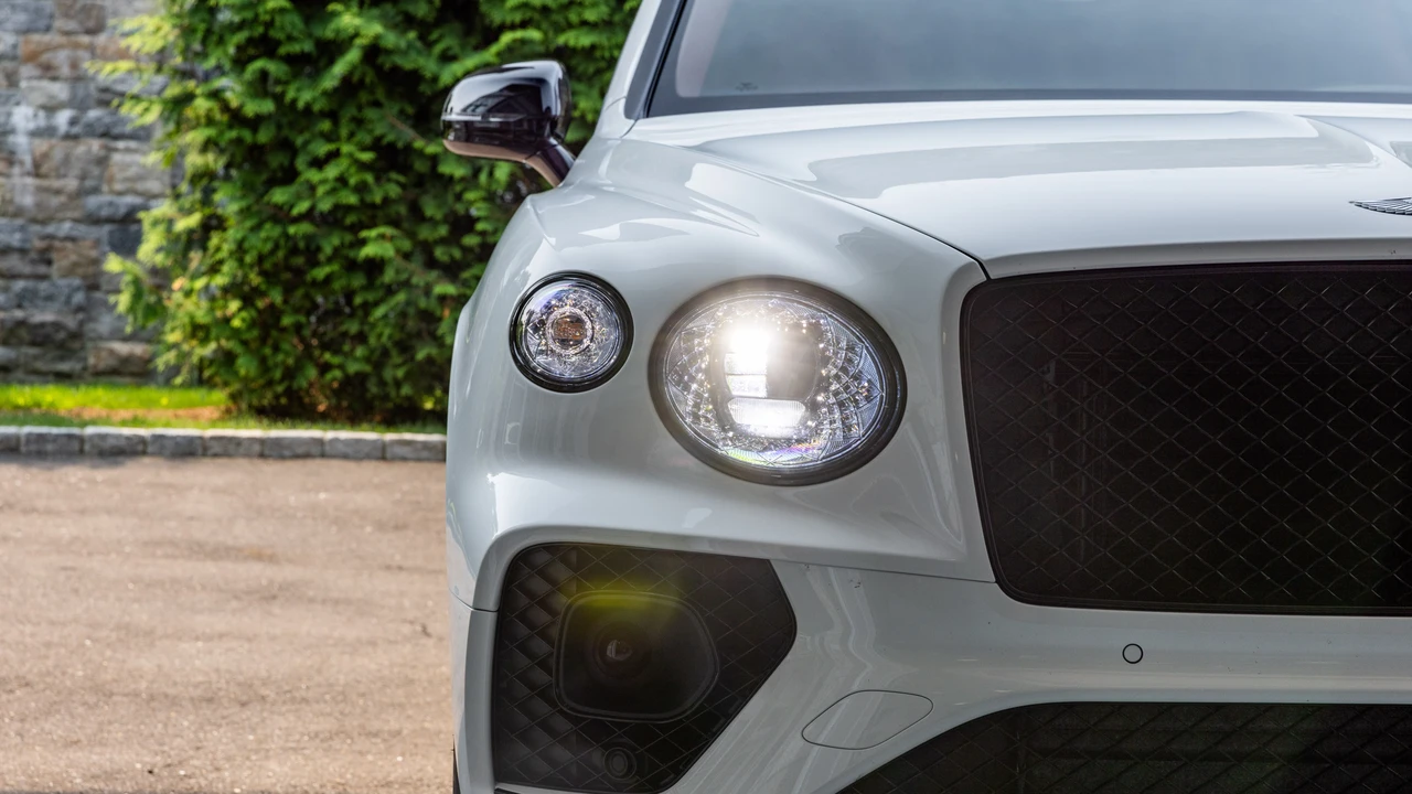 2023 Bentley Bentayga - Image 14 of 31