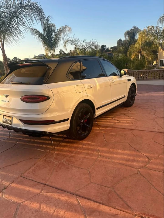 2023 Bentley Bentayga - Image 4 of 7