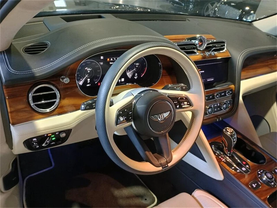 2023 Bentley Bentayga - Image 17 of 31