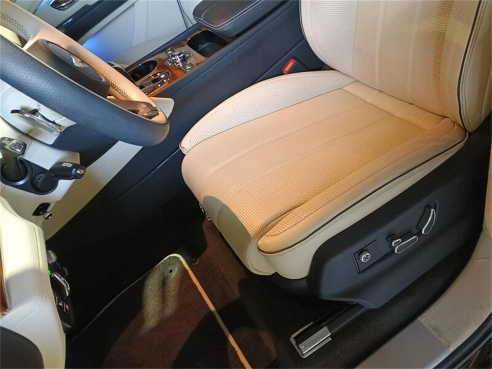 2023 Bentley Bentayga - Image 15 of 31