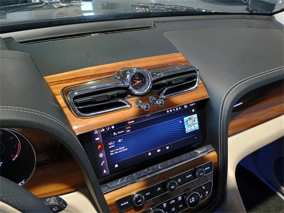 2023 Bentley Bentayga - Image 21 of 31