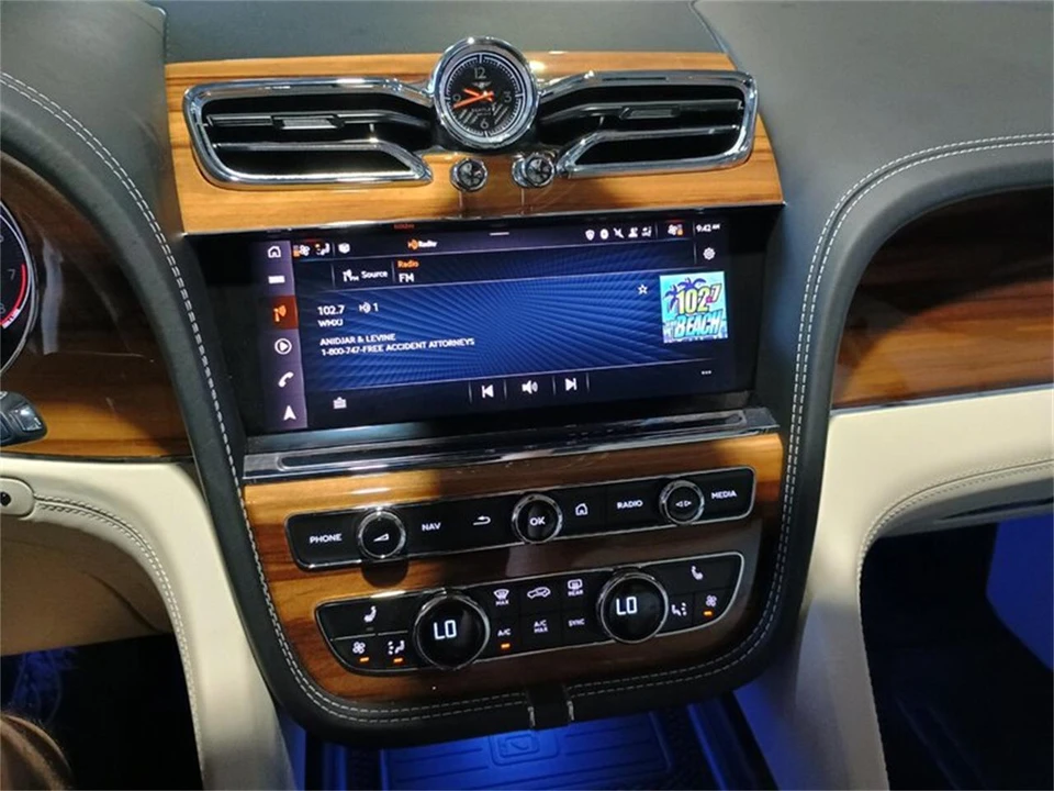 2023 Bentley Bentayga - Image 24 of 31