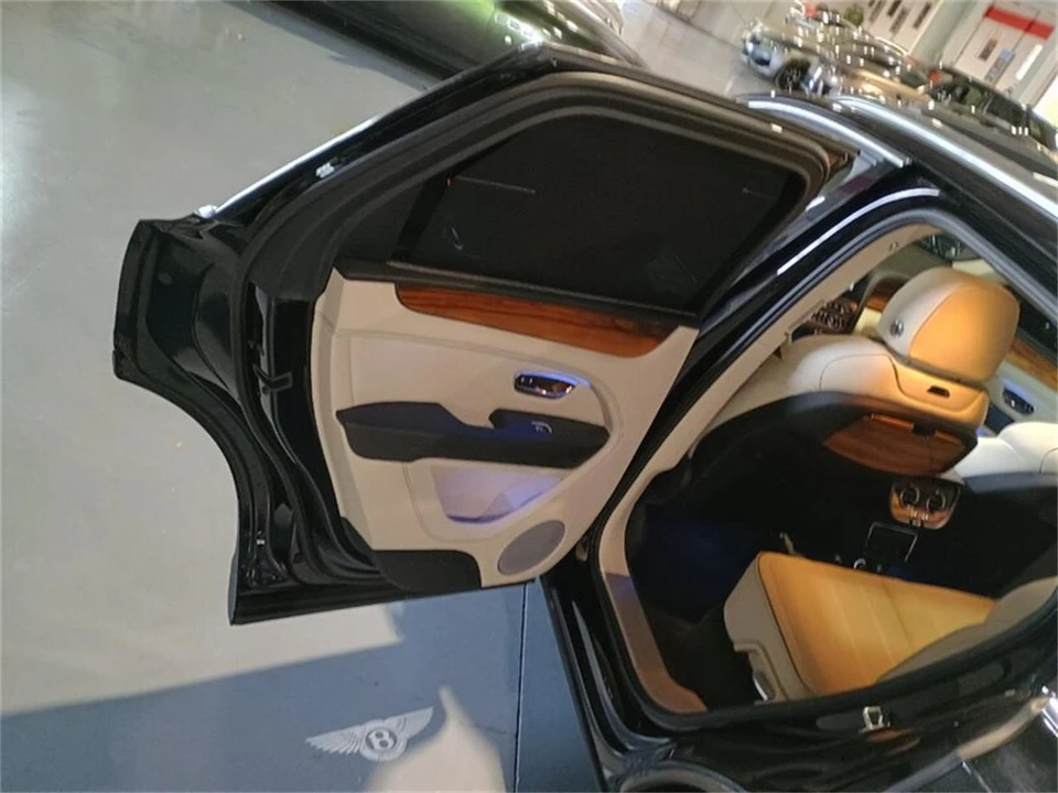 2023 Bentley Bentayga - Image 26 of 31