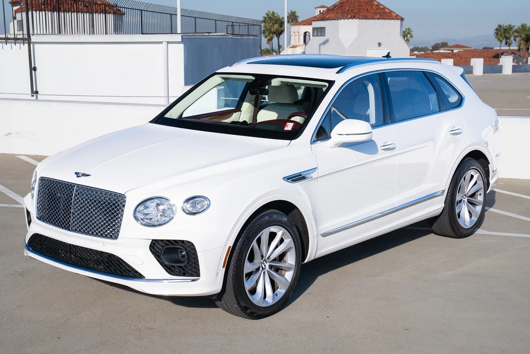 2023 Bentley Bentayga - Image 4 of 31