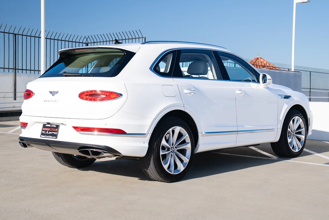 2023 Bentley Bentayga - Image 16 of 31