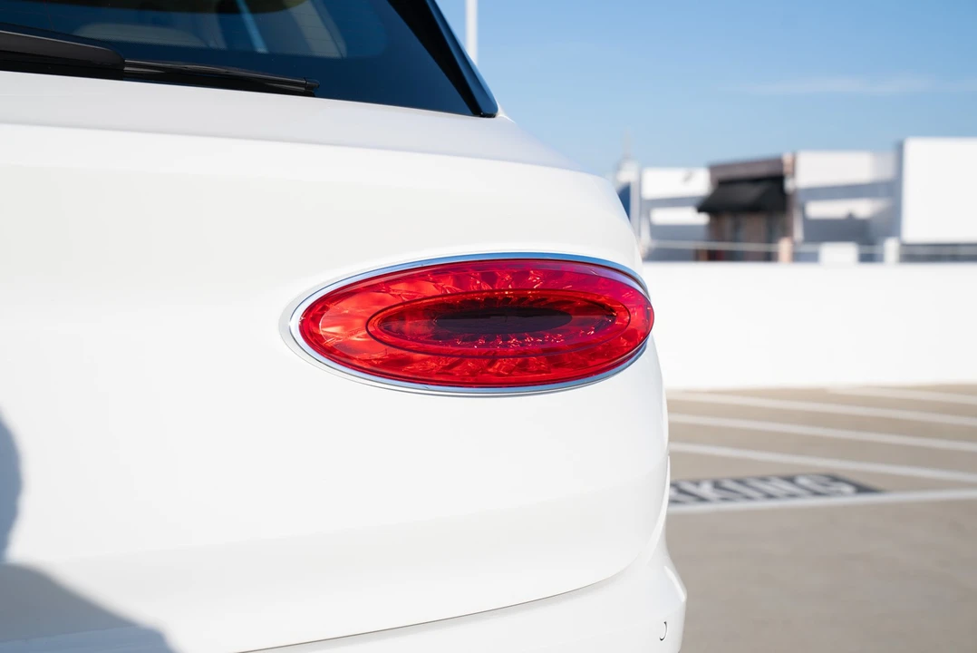 2023 Bentley Bentayga - Image 15 of 31