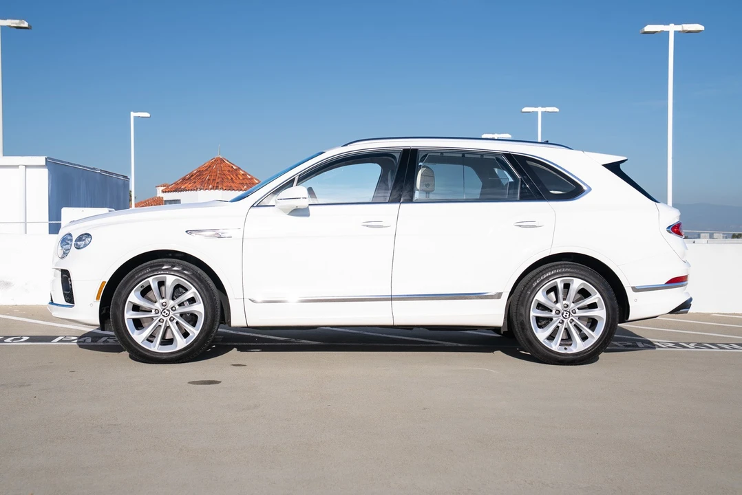 2023 Bentley Bentayga - Image 6 of 31