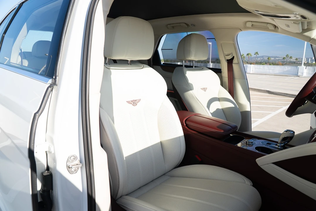 2023 Bentley Bentayga - Image 31 of 31