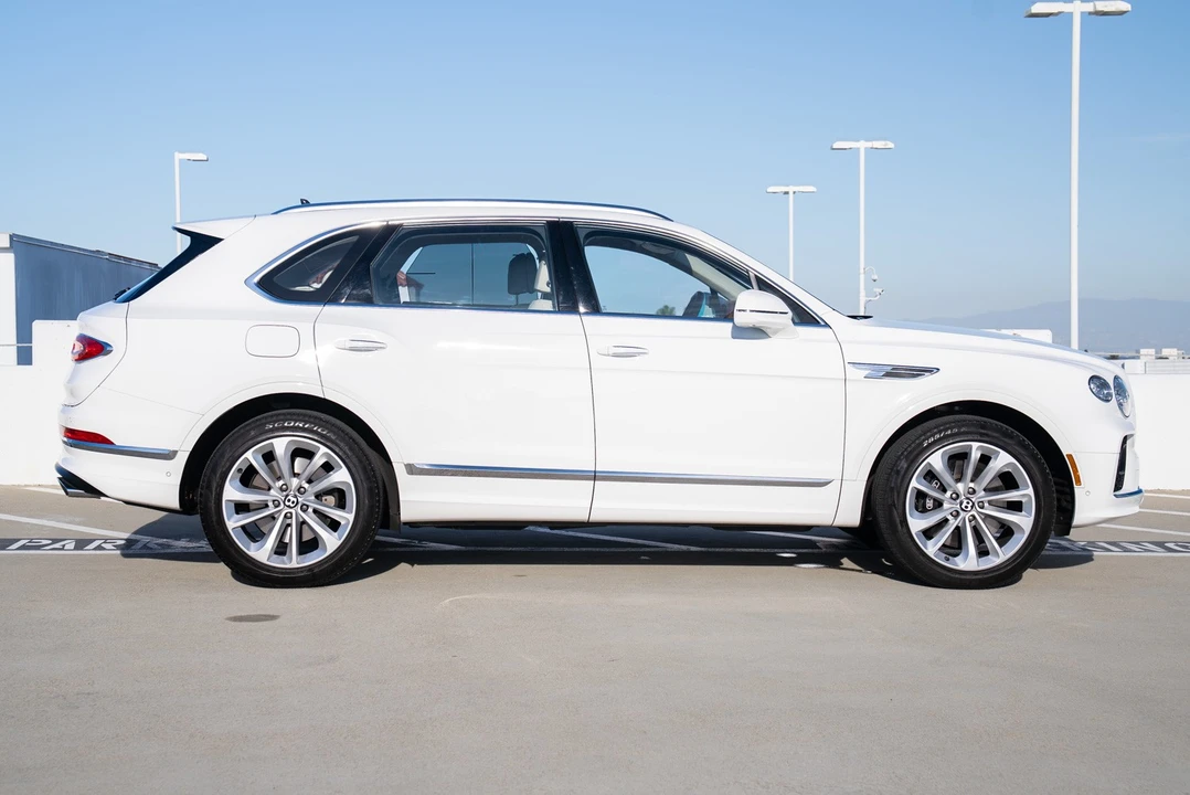 2023 Bentley Bentayga - Image 18 of 31