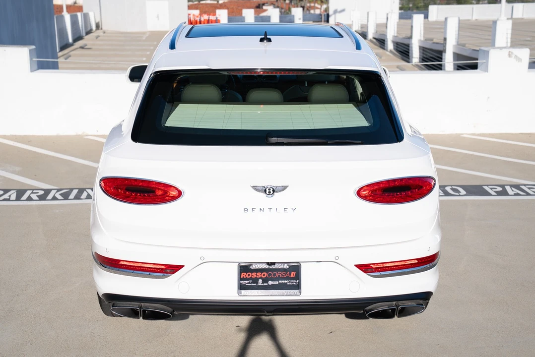 2023 Bentley Bentayga - Image 13 of 31