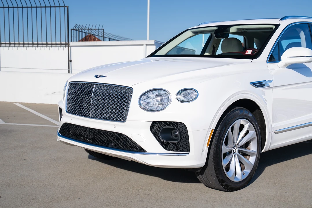 2023 Bentley Bentayga - Image 5 of 31