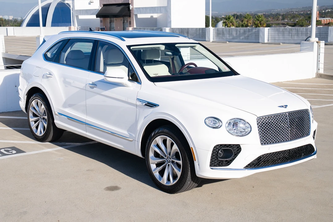 2023 Bentley Bentayga - Image 23 of 31