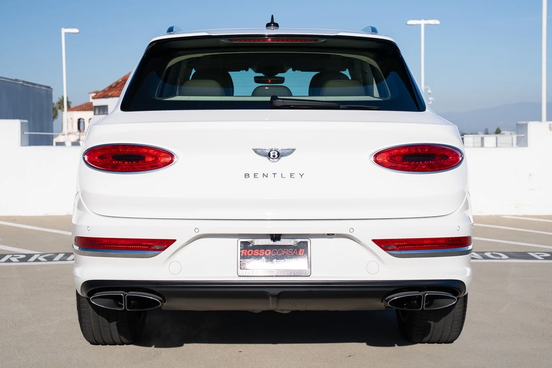 2023 Bentley Bentayga - Image 12 of 31