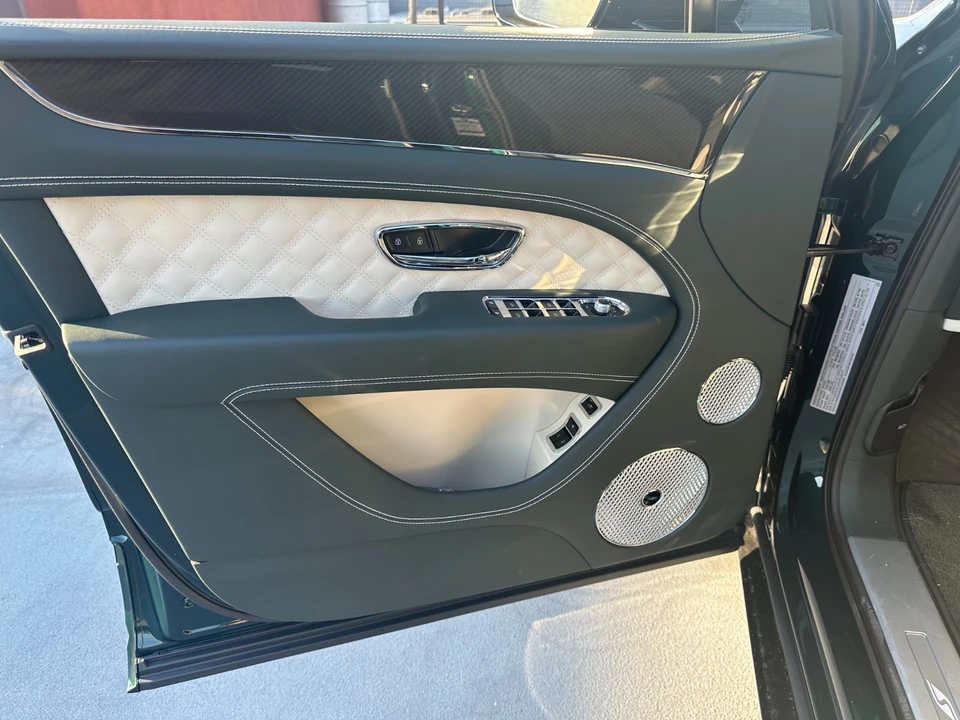 2023 Bentley Bentayga - Image 9 of 16